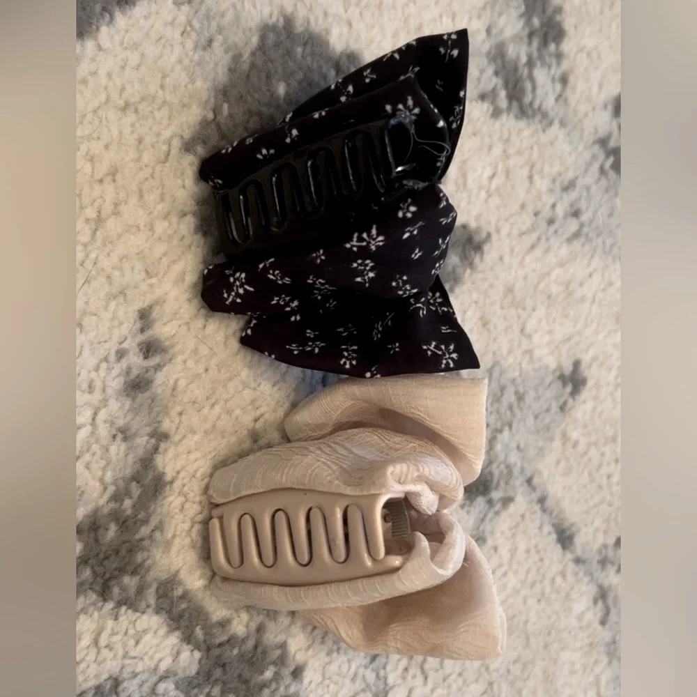 24-Piece Bundle: Fashion Scrunchies, Embellished Bands, Jaw Clips, Combs. - Picture 6 of 7